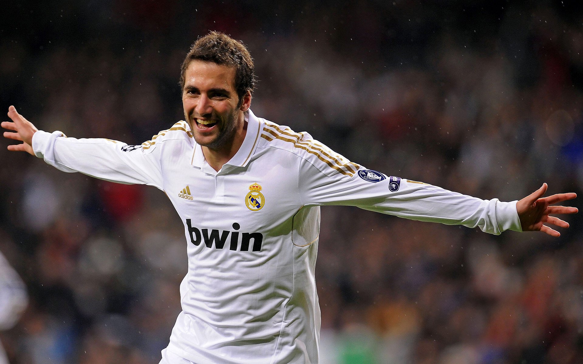 基:全黑队的“战术执行者”,每次进攻和防守都完美配合